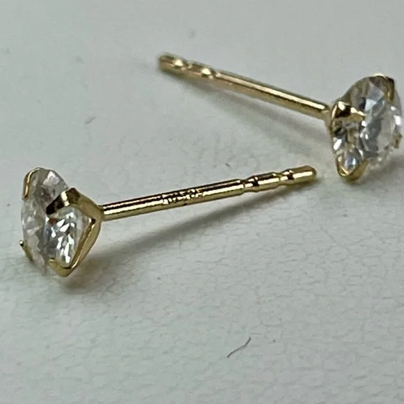 1/2ct 14K Solid YELLOW Gold Diamond studs earrings. Yellow Gold - Picture 16 of 16